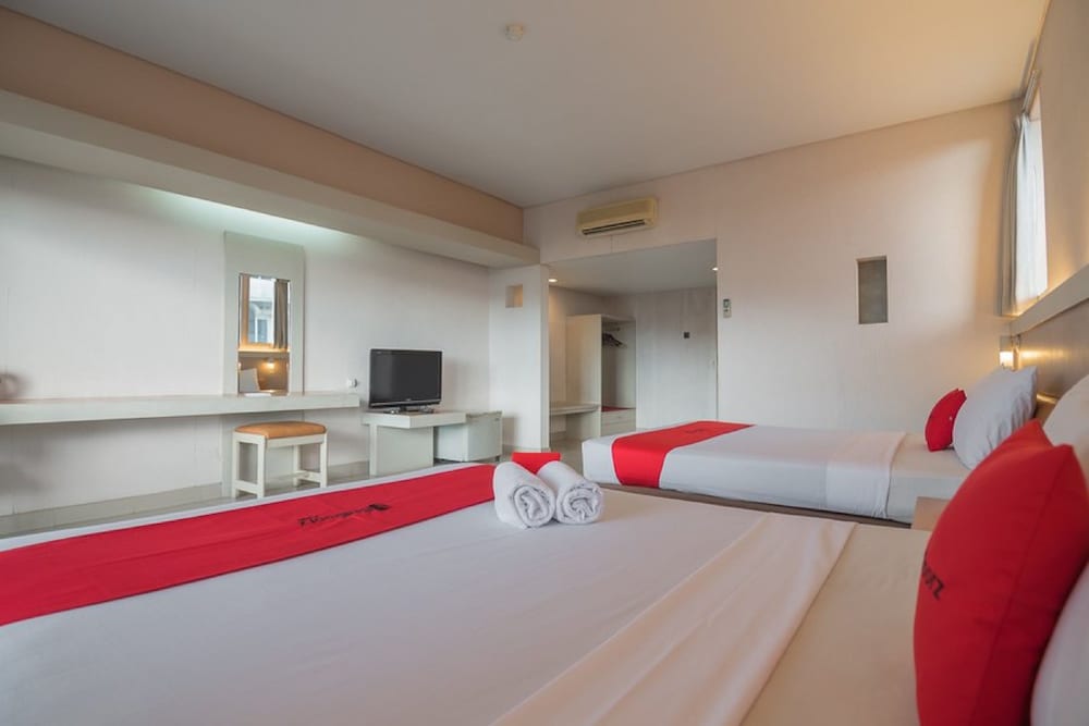 RedDoorz Plus near Kampung Gajah 3 13/39