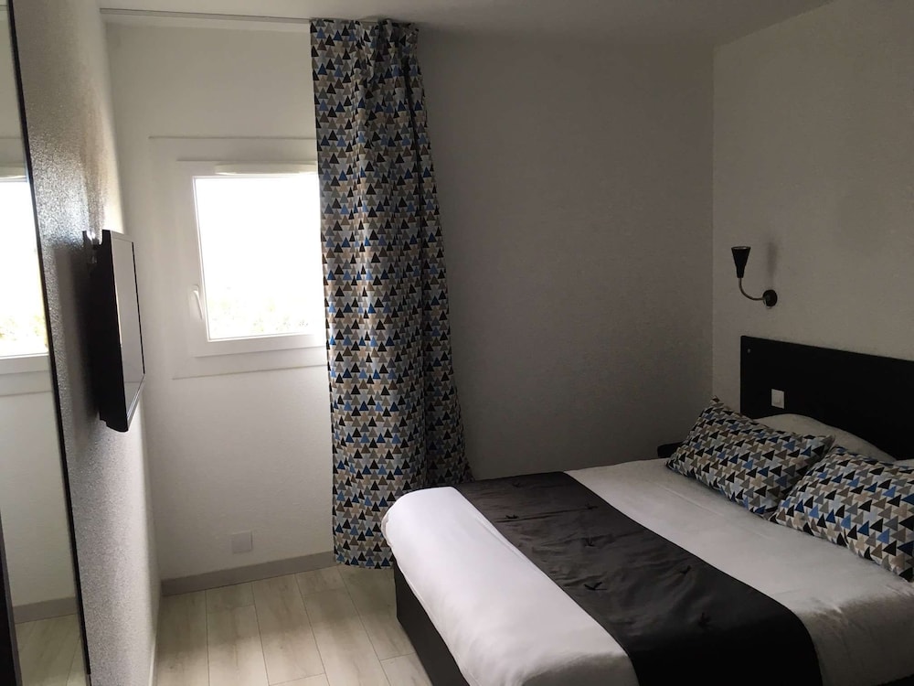 Brit Hotel Salon De Provence 7/30
