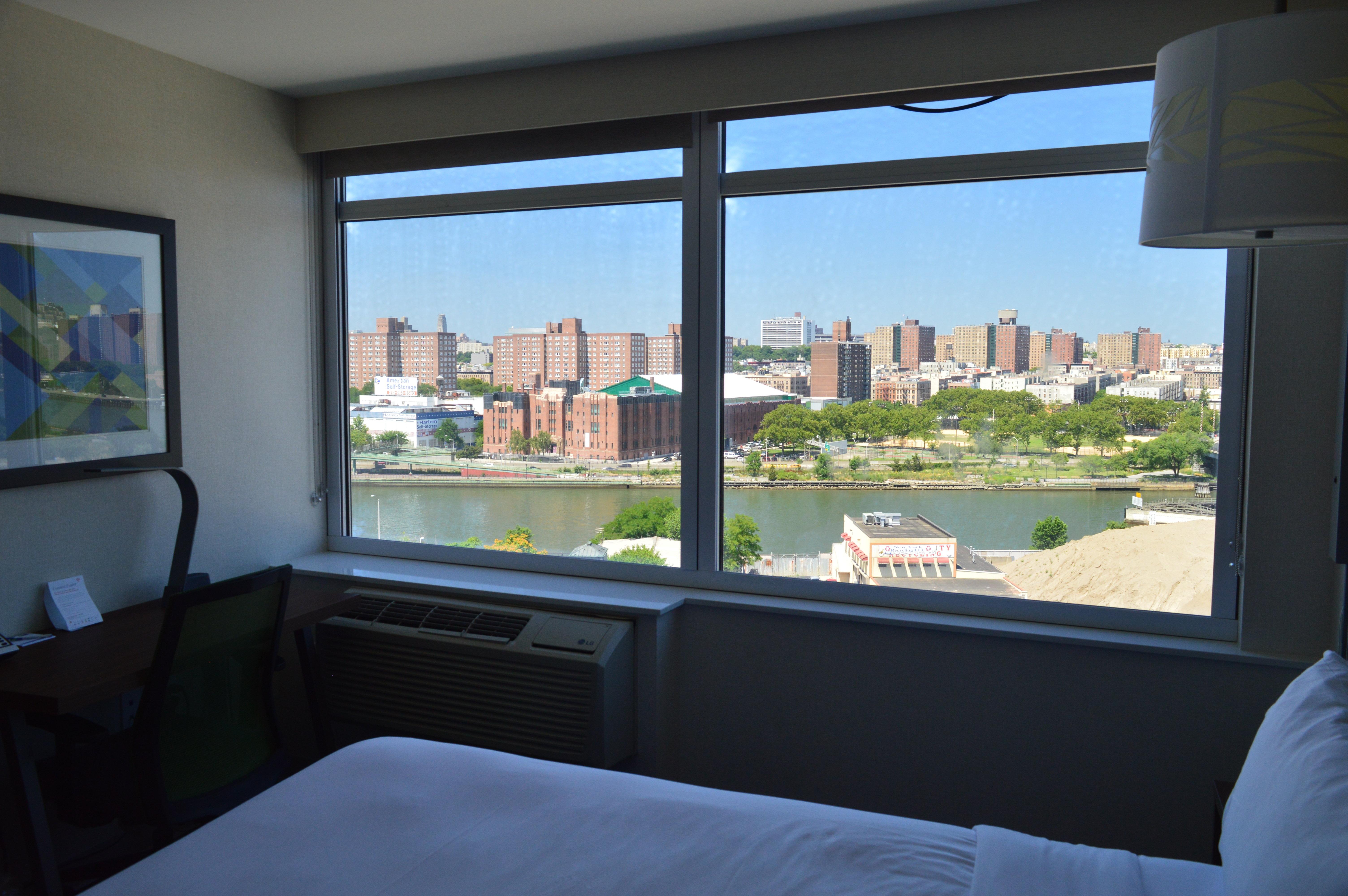 Holiday Inn Express Bronx Nyc - Stadium Area, an IHG Hotel 16/40