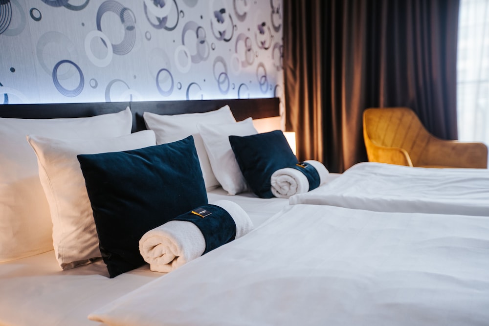 Auris Hotel 10/40