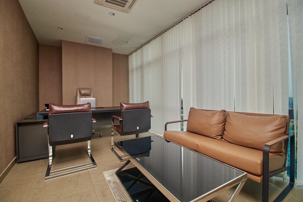 Golden Hotel & Suites 40/50