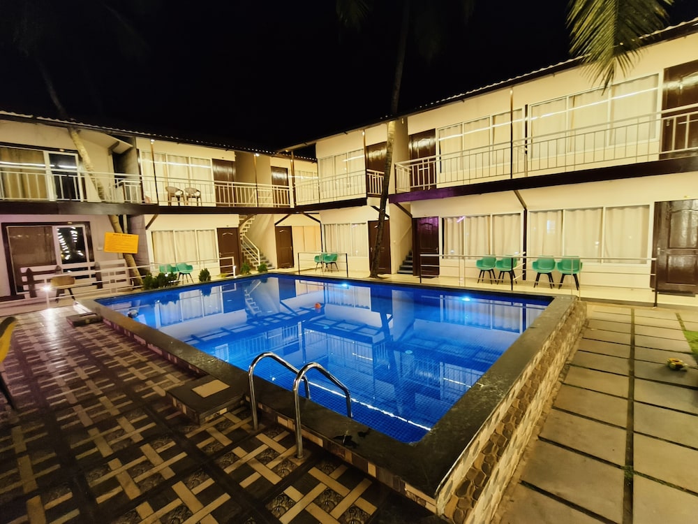 Beach Walk Resort - Goa 22/35