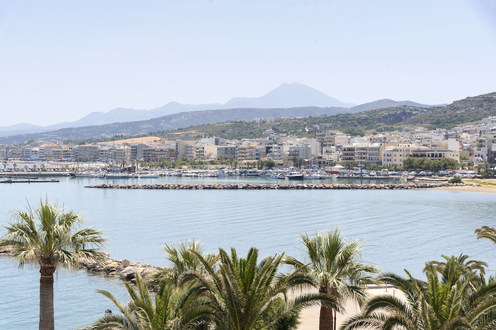 Faros Beach Hotel 41/42
