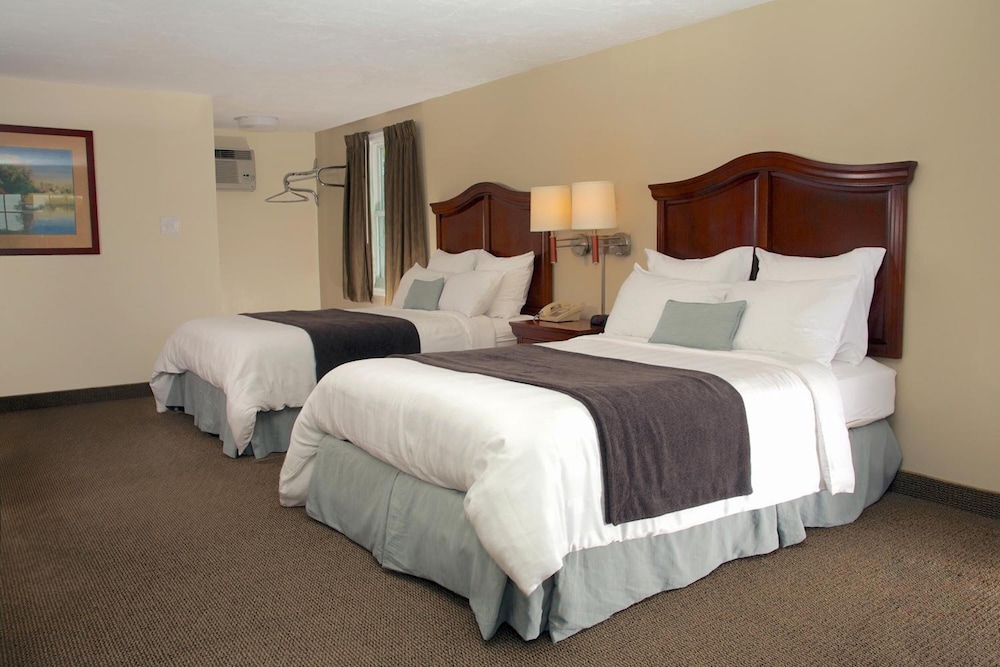 Holiday Hill Inn & Suites 35/61
