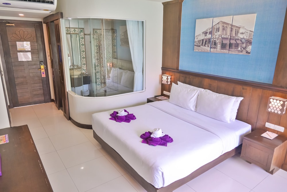 ROOM, DOUBLE BED, POOL ACCESS