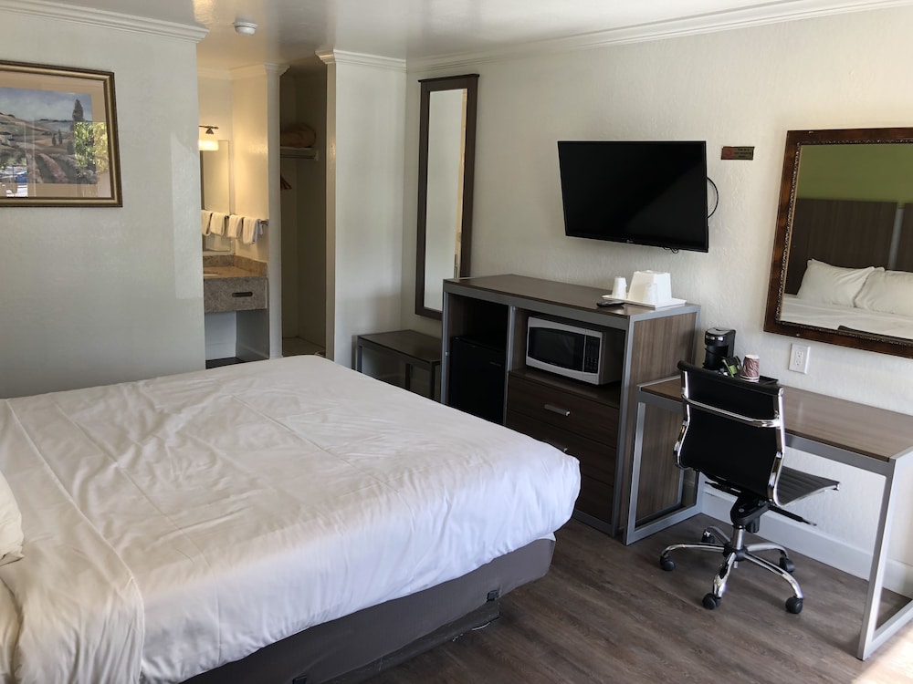 Gilroy Inn 19/33