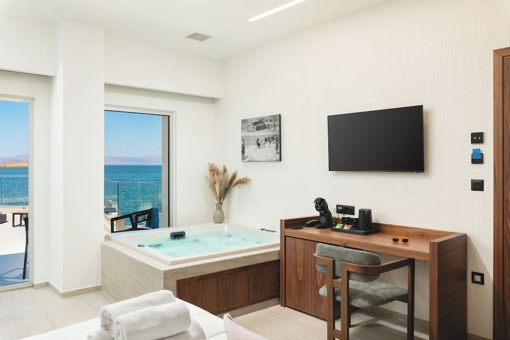 Elia Sea Suites 57/72