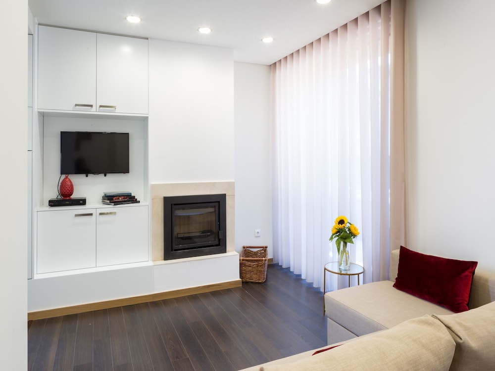 CASAS DO PATIO, L.DA COUNTRY HOUSES & NATURE 34/50