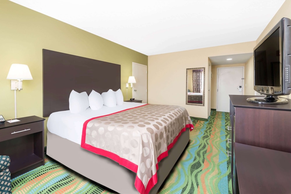 Ramada By Wyndham Vandalia 8/28