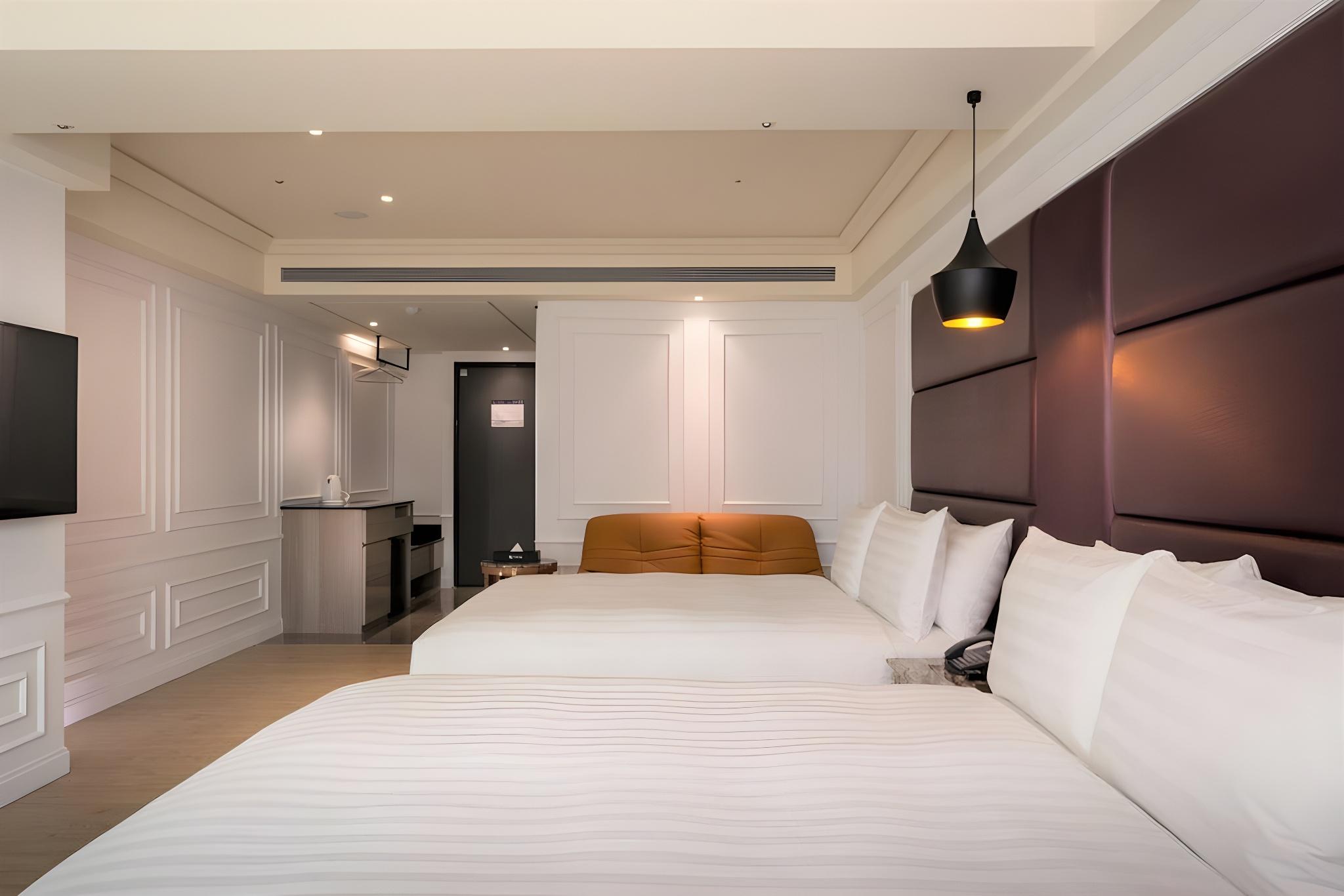 Deluxe, Quadruple, 2 Double Beds, Bathtub