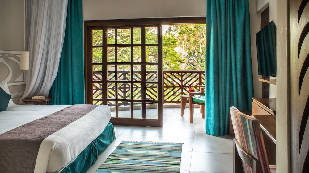 Neptune Village Beach Resort & Spa 19/59