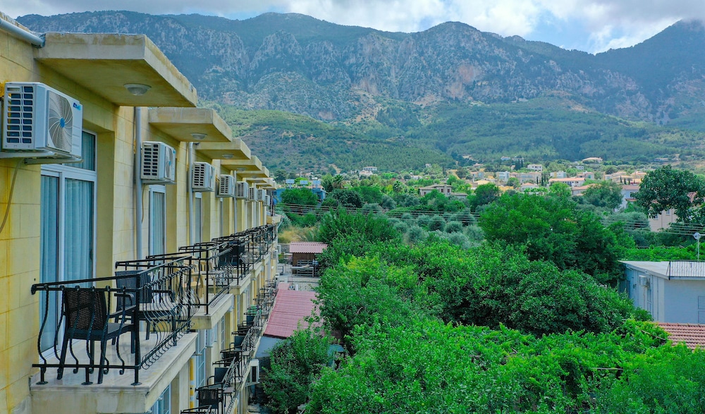 Lapida Garden Hotel 40/48