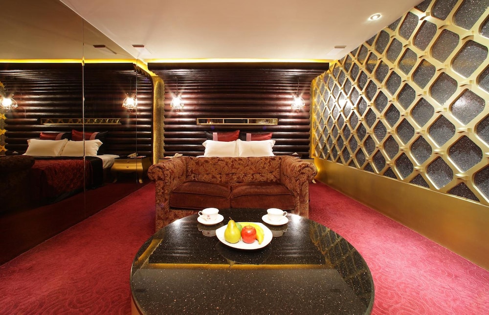 Dong Feng Motel 43/49
