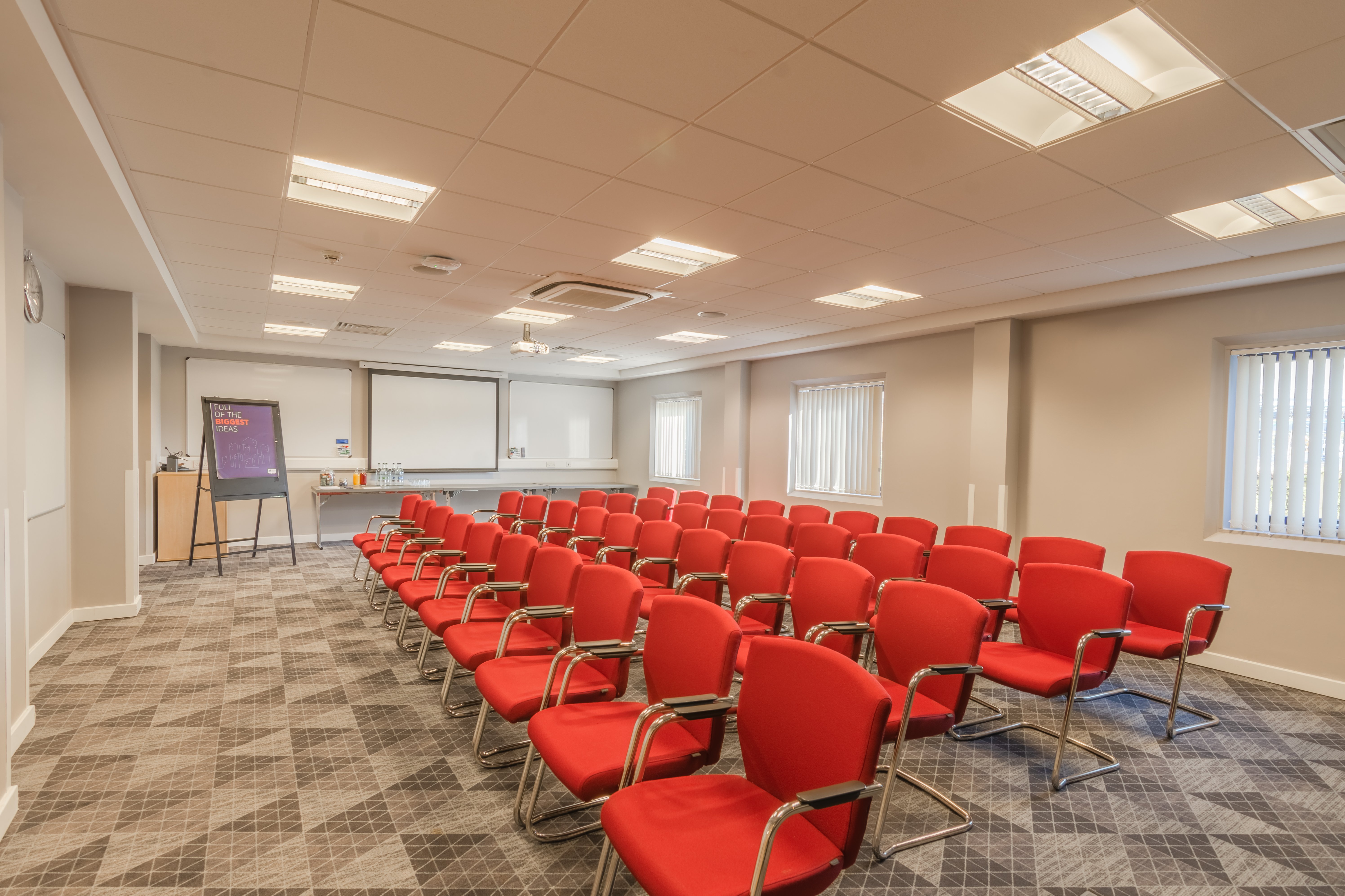 Holiday Inn Express Kettering 42/52
