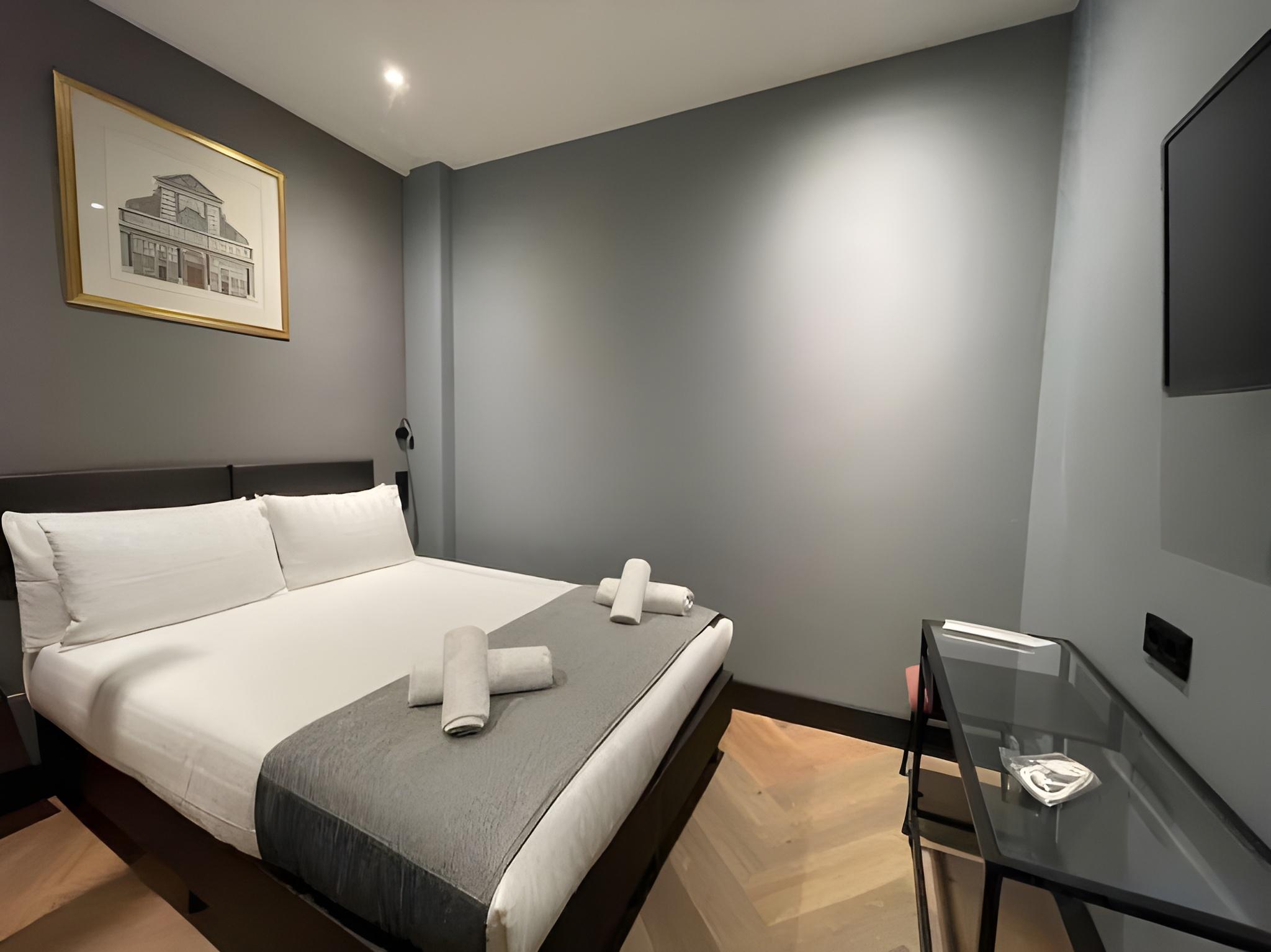 Room, Double Bed, No Window