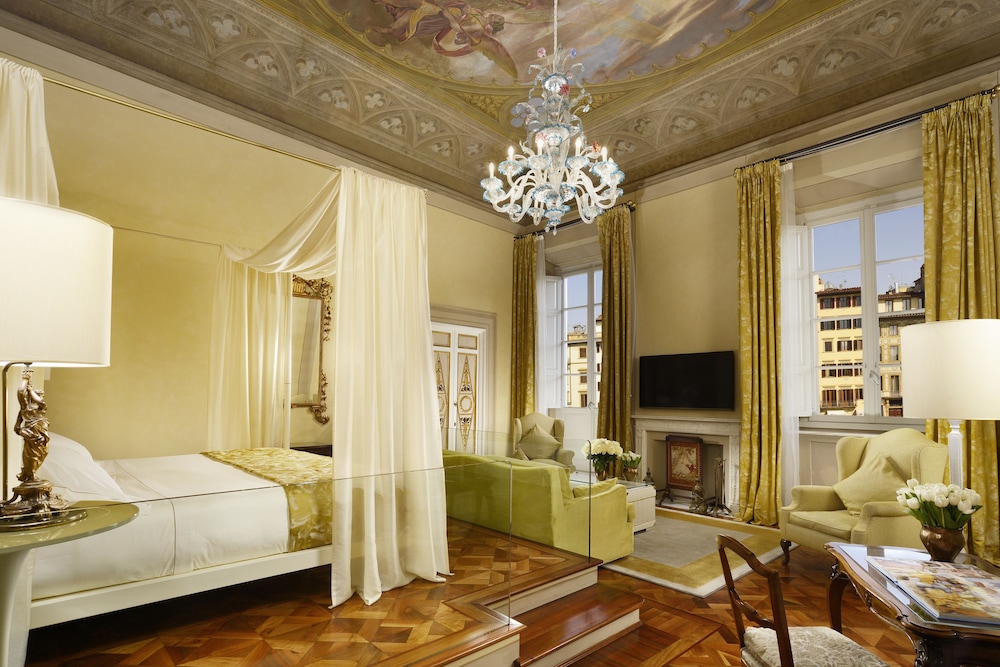 Grand Hotel Minerva 60/74