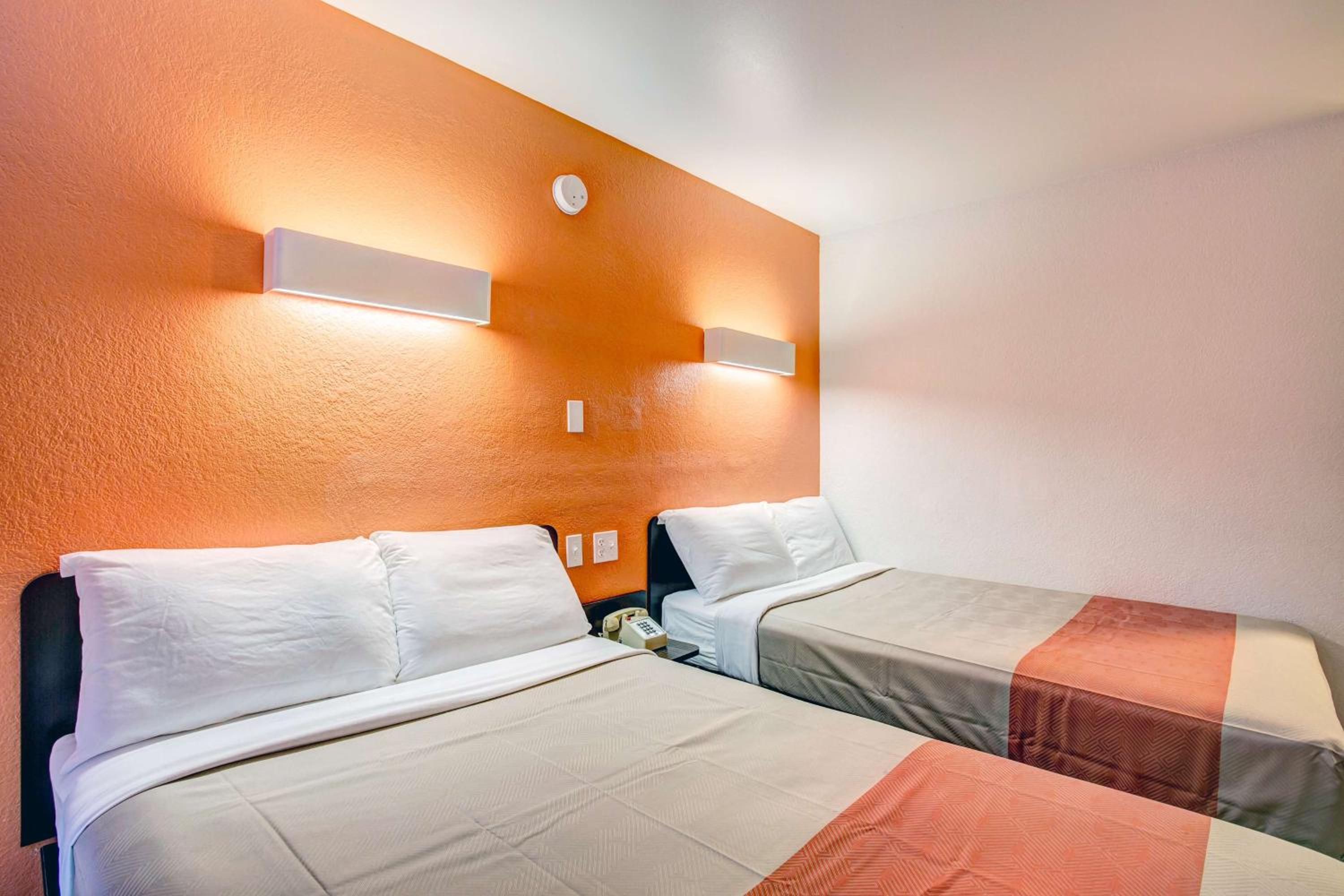 ROOM, QUADRUPLE