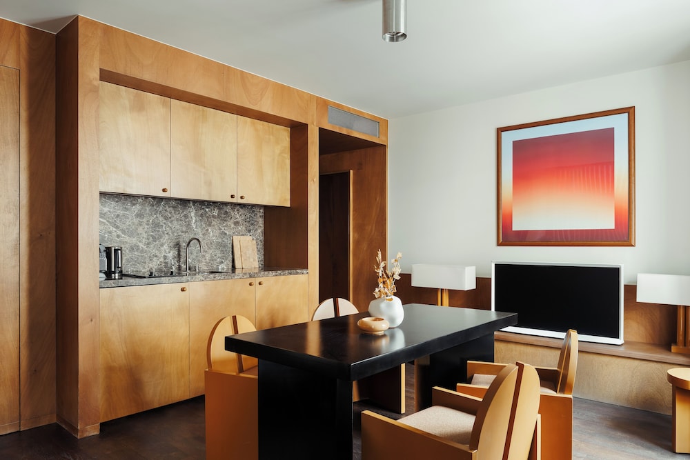 Edgar Suites Bouchardon 20/28
