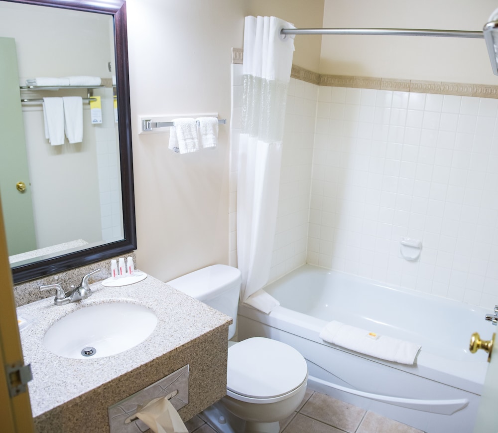 غرفة قياسية بسريرين كوين، Days Inn By Wyndham High Level 6/8