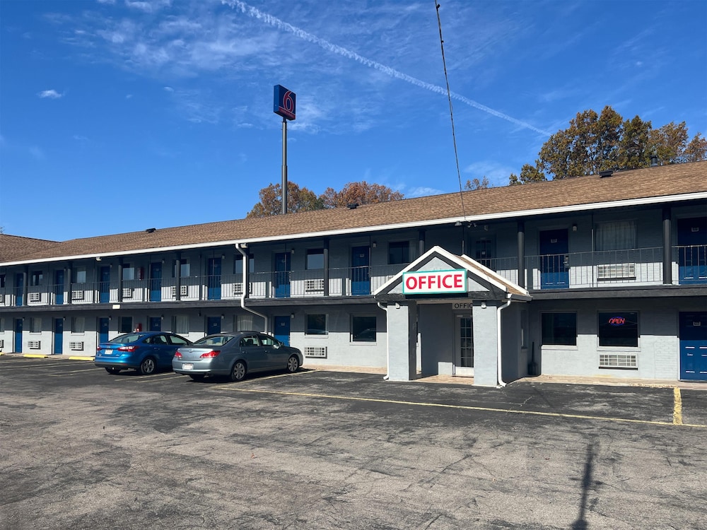 Studio6 Suites Hurricane, WV 36/41