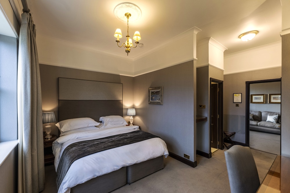 DELUXE, SUITE