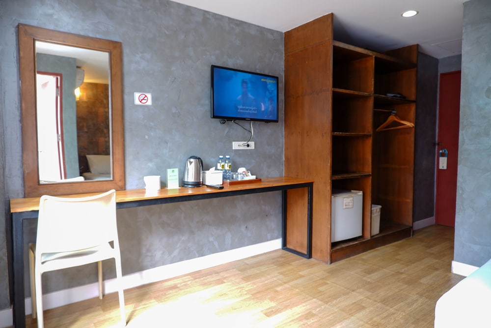 18 Coins Budget Hotel 9/67