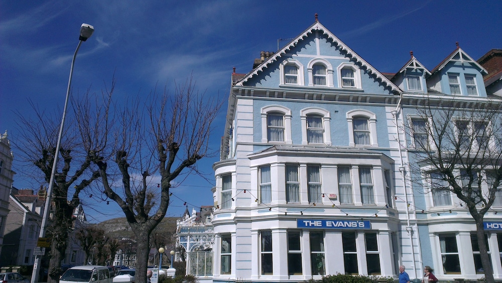 Evans Hotel 3/37