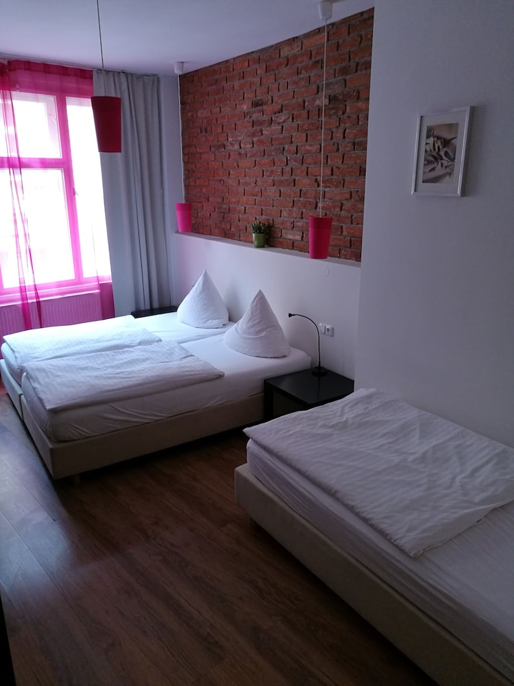 غرفة قياسية بثلاثة أسرّة، Purpur Aparthotel 2/10