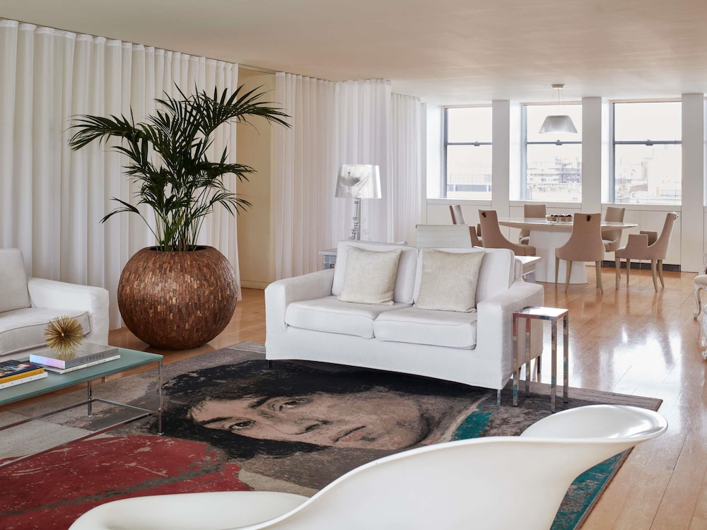 Sanderson London 23/47