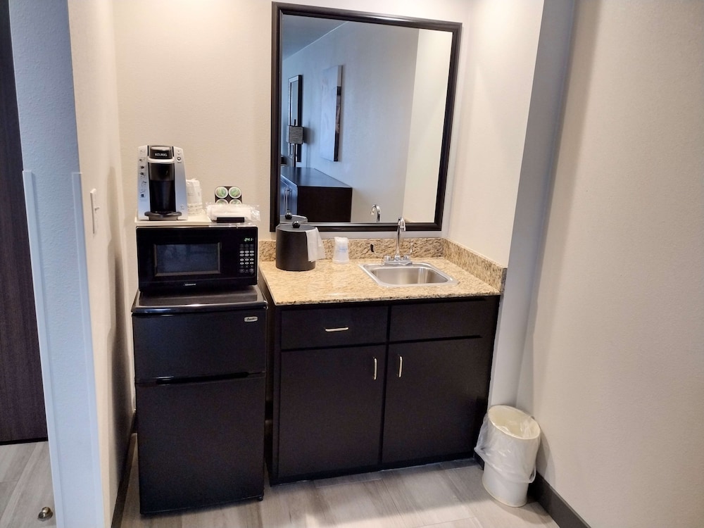 Best Western Plus Dalton Inn 12/38