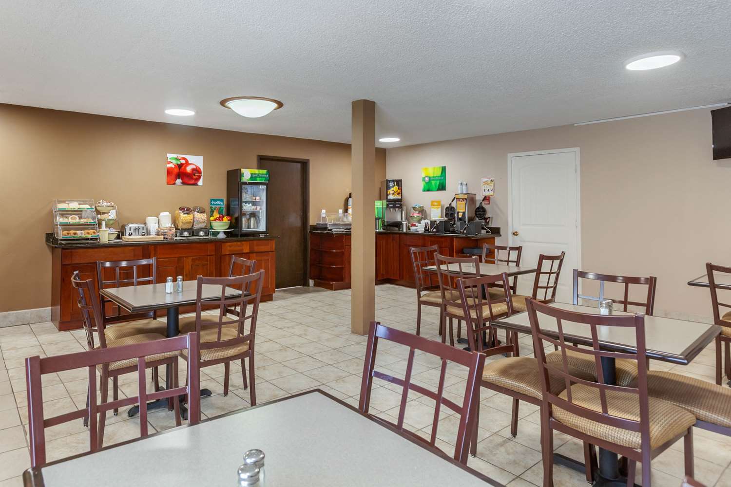 Rodeway Inn and Suites Ontario 36/45