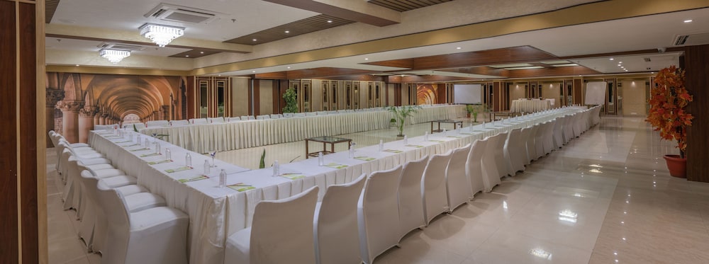 Hotel Shri Ram Excellency 4/23