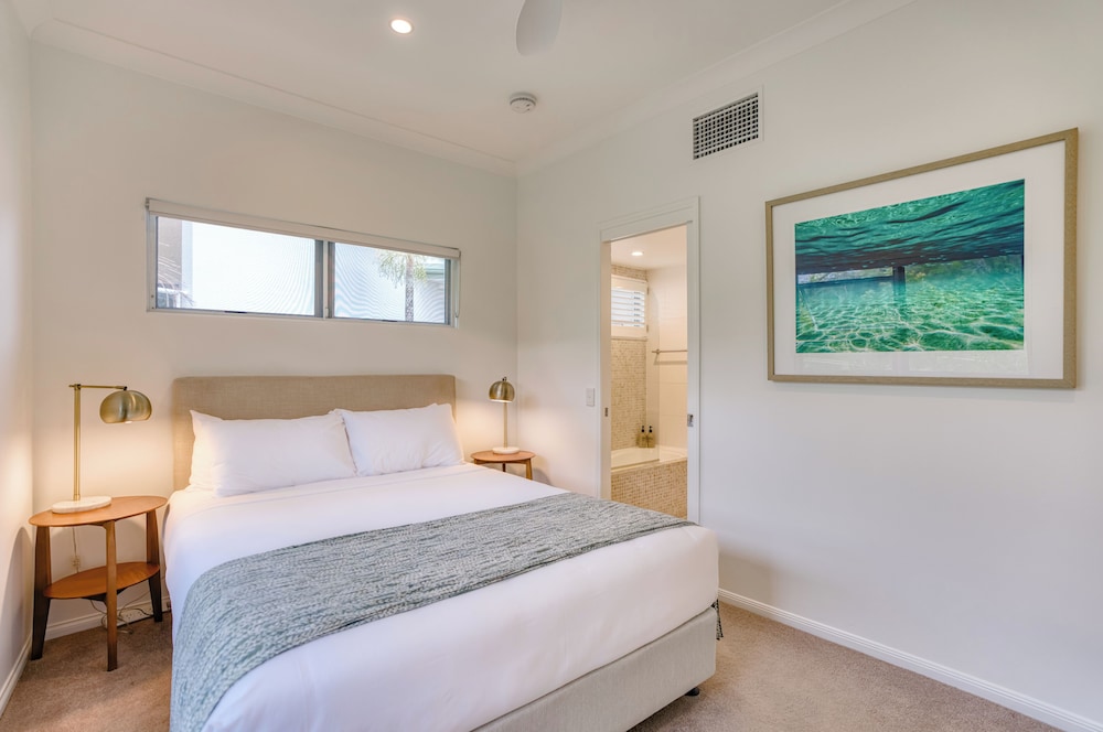 THE LOOKOUT RESORT 24/74