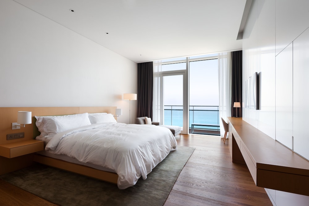 PREMIUM, DELUXE, DOUBLE BED