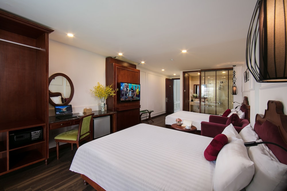 PREMIUM, EXECUTIVE, FAMILY, BALCONY