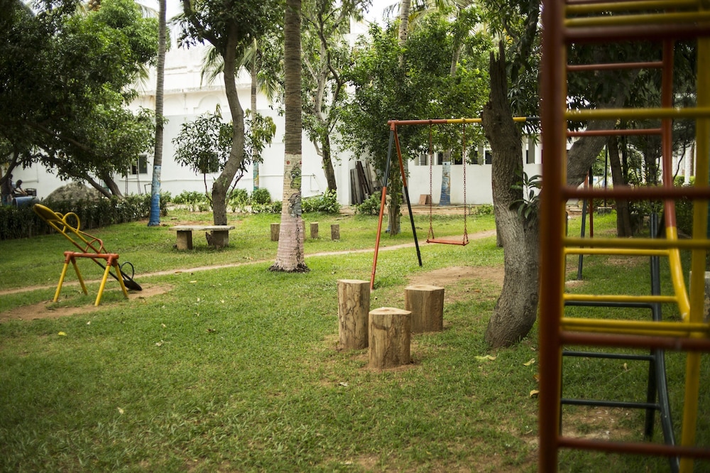 Shelter Beach Resort 53/66