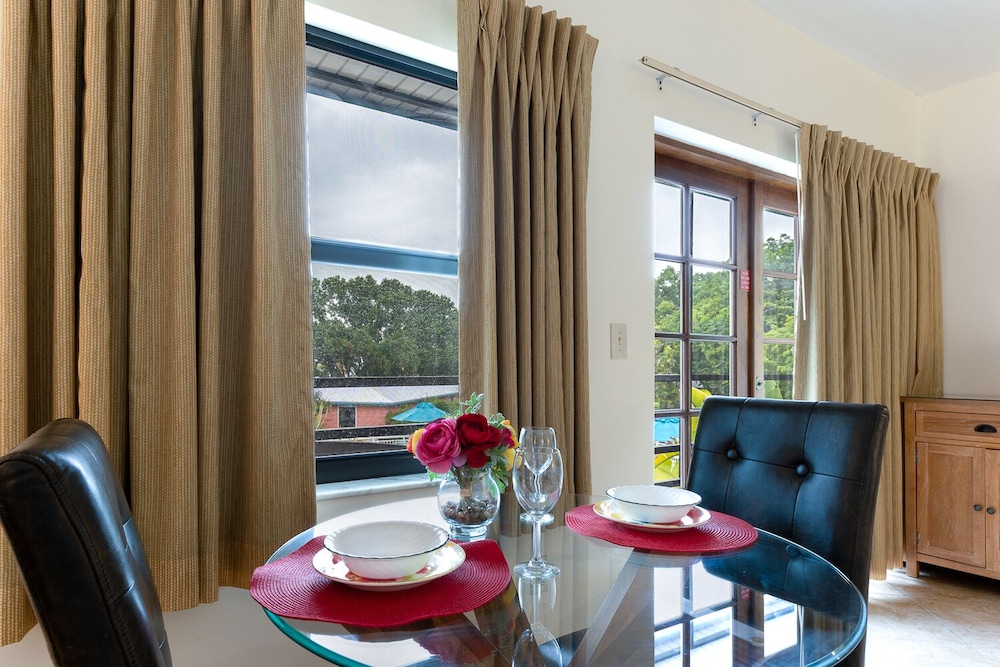 Rock Reef Resort 60/77