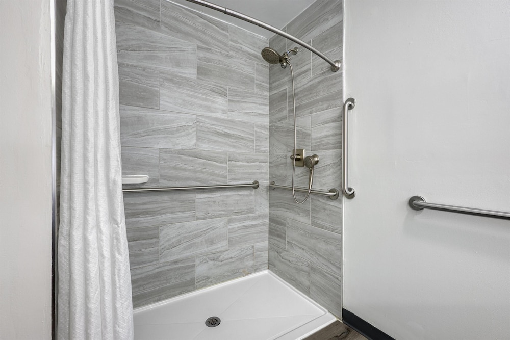 غرفة قياسية بسرير كينج لذوي الإعاقة، Best Western Indian Oak 6/6
