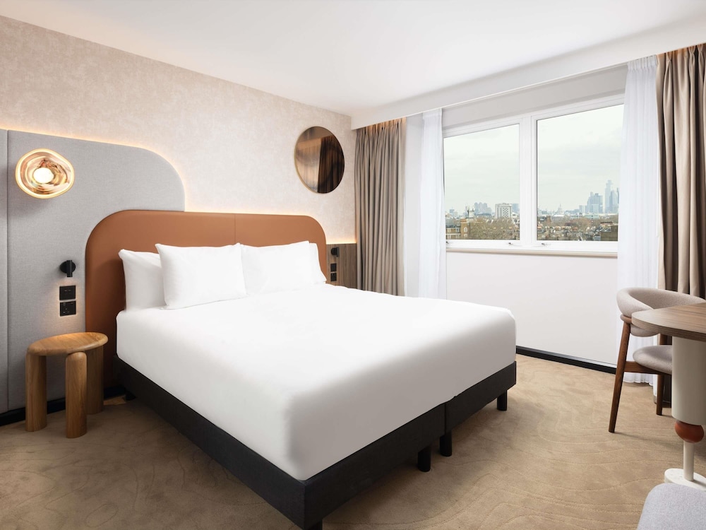DELUXE, PRIVILEGE, KING BED, CITY VIEW