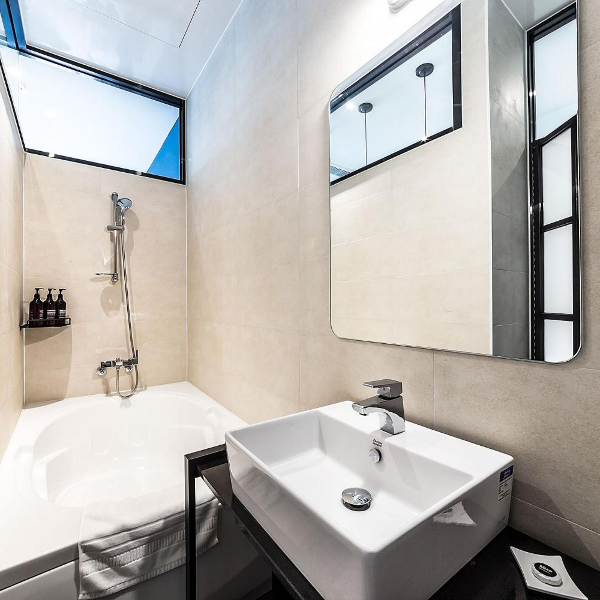 Room, Double or Twin Bed, Lateral Side Sea View، H Avenue 6/10