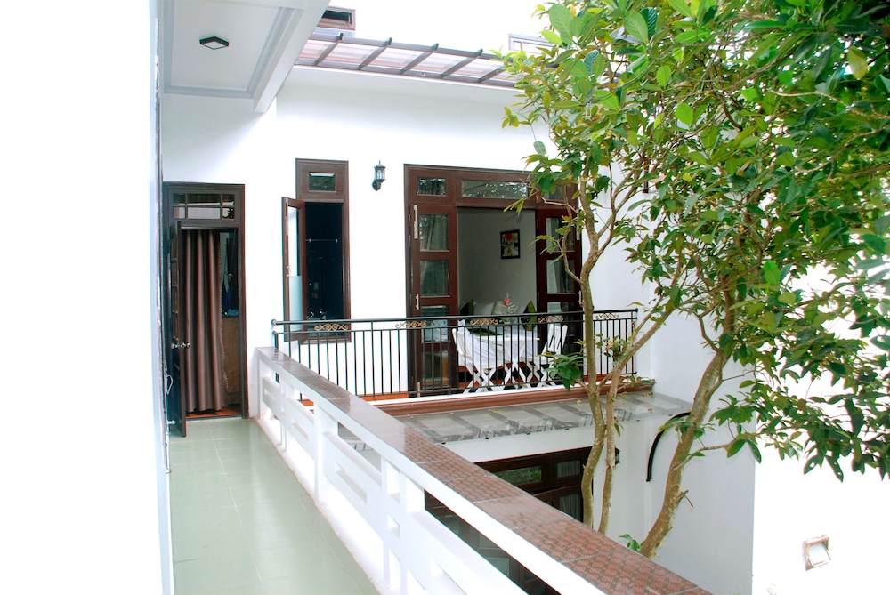 BLUE LAKE HOMESTAY 5/56