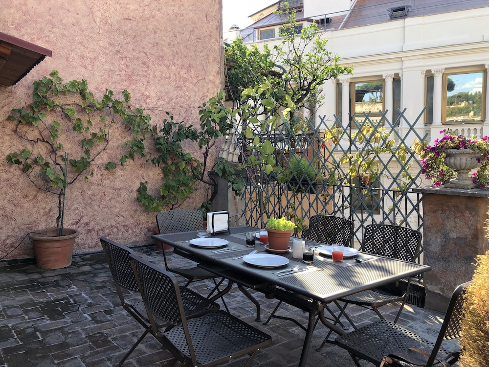 Giuturna Boutique Hotel 59/73