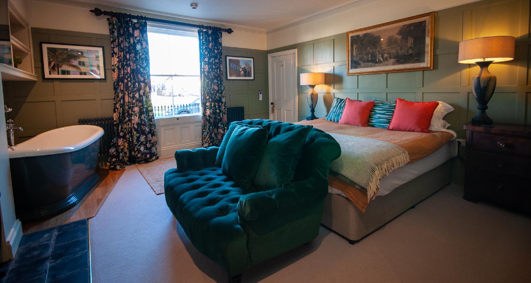 Superior, Double or Twin Bed, Country Side View, Bathtub