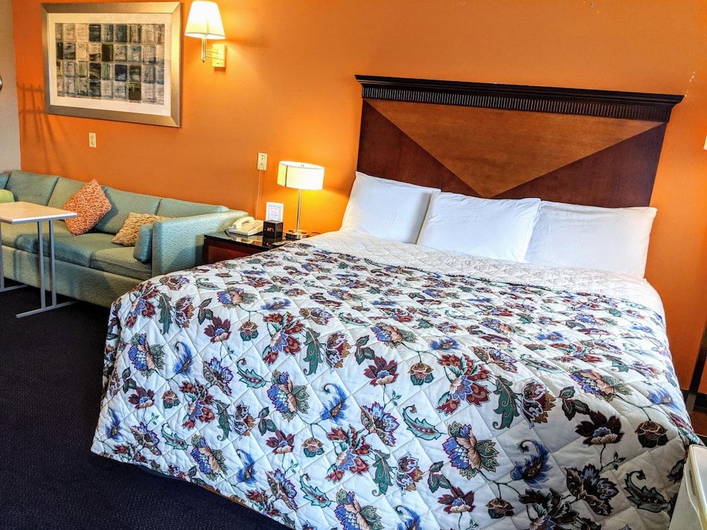 Executive Inn 8/33