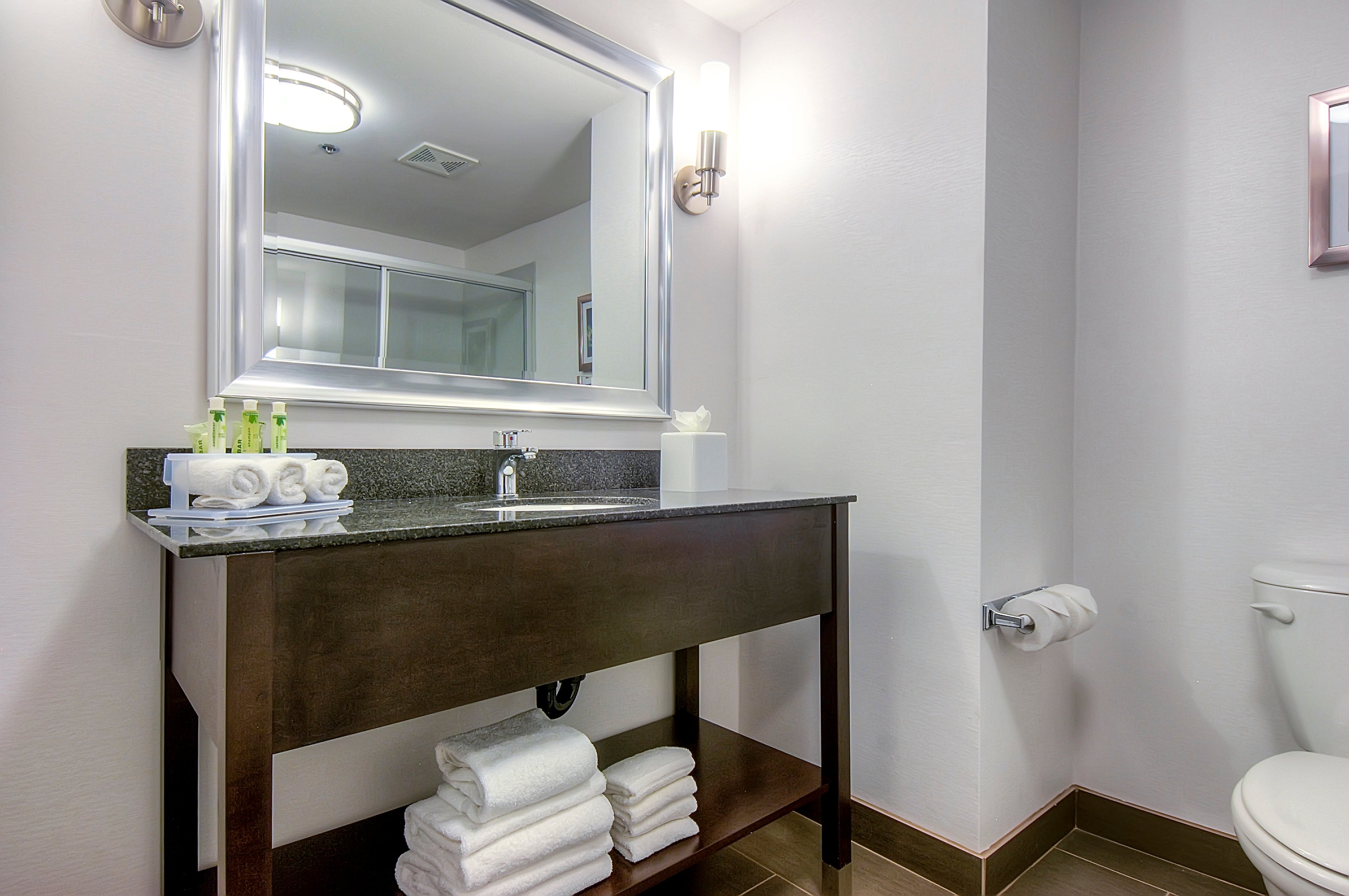 Holiday Inn Express Hotel & Suites Carlsbad Beach 45/45