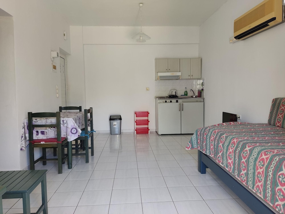 Zinovia Apartments 22/76