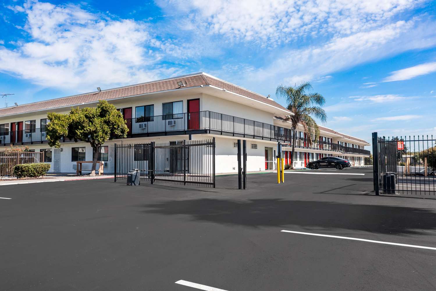 Econo Lodge Stockton near I-5 Fairgrounds 16/21