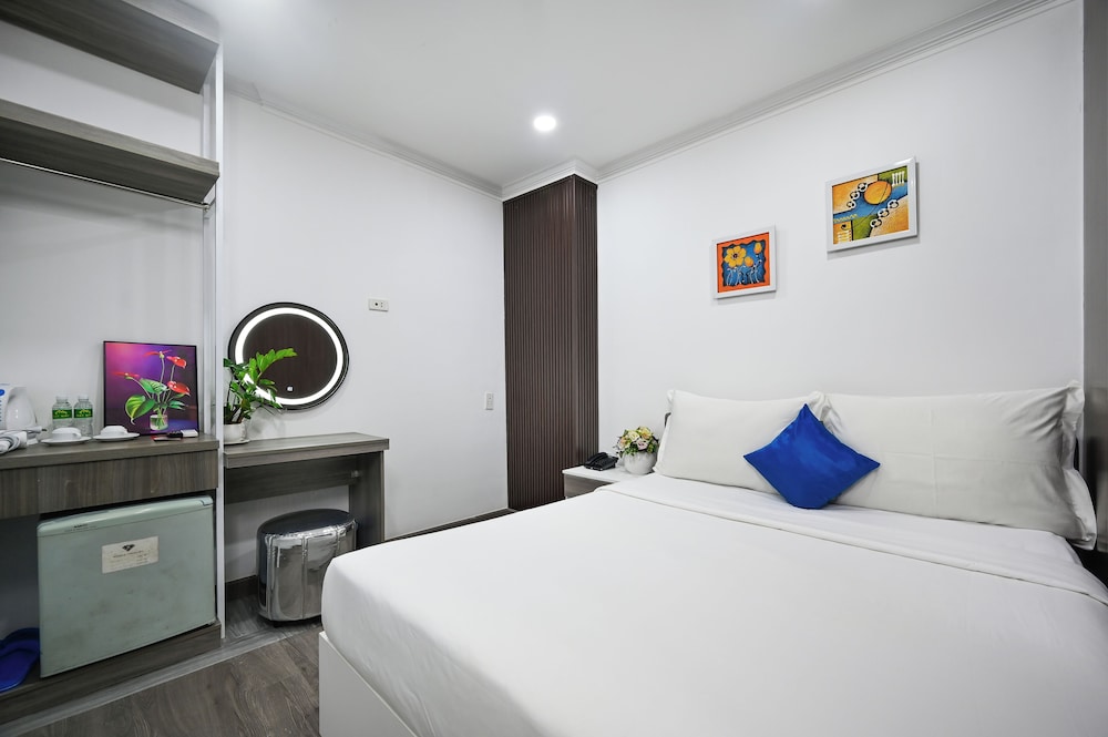 SUPERIOR, DOUBLE OR TWIN BED