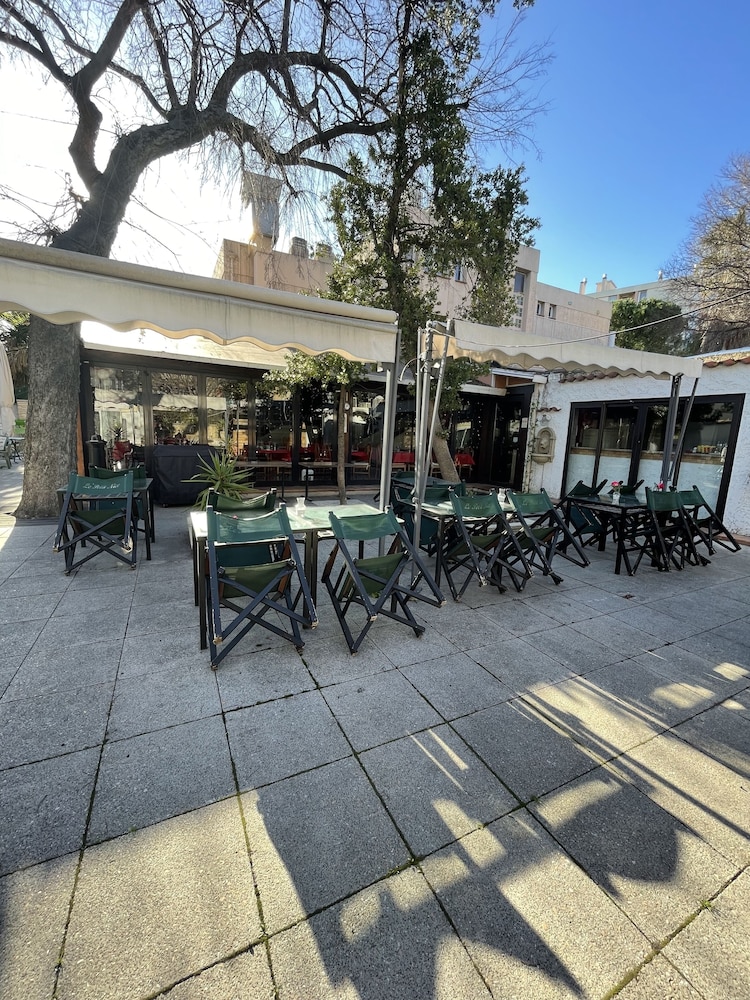 Hotel Les Cigalons 19/25