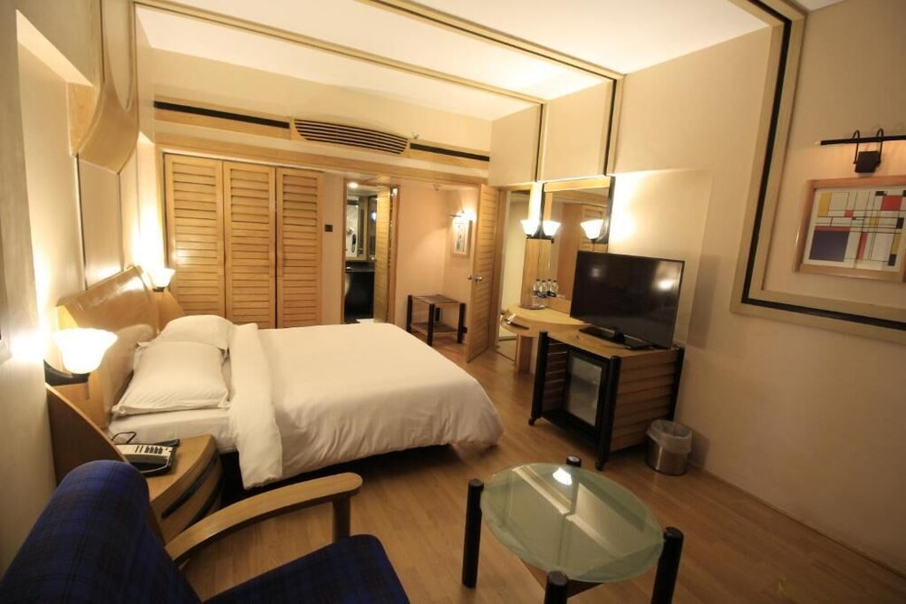 The Residency Chennai 11/31